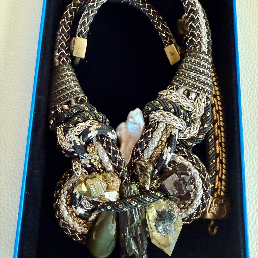 Alex & Lee Custom designed Elegant Black and Silver Women's Necklace